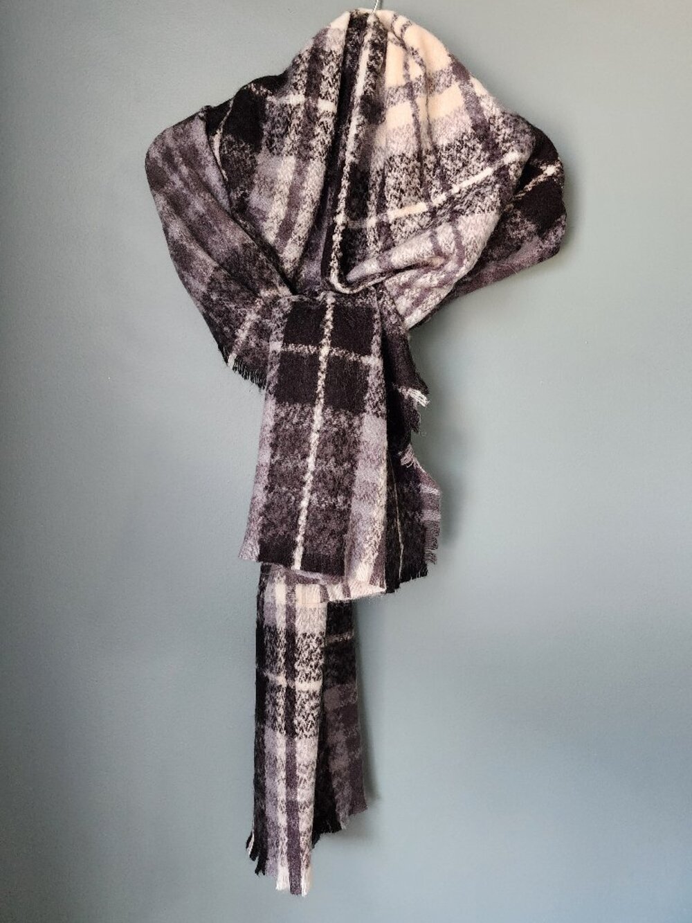 V.Fraas Tasseled Edge Check Print Scarf in Black and White